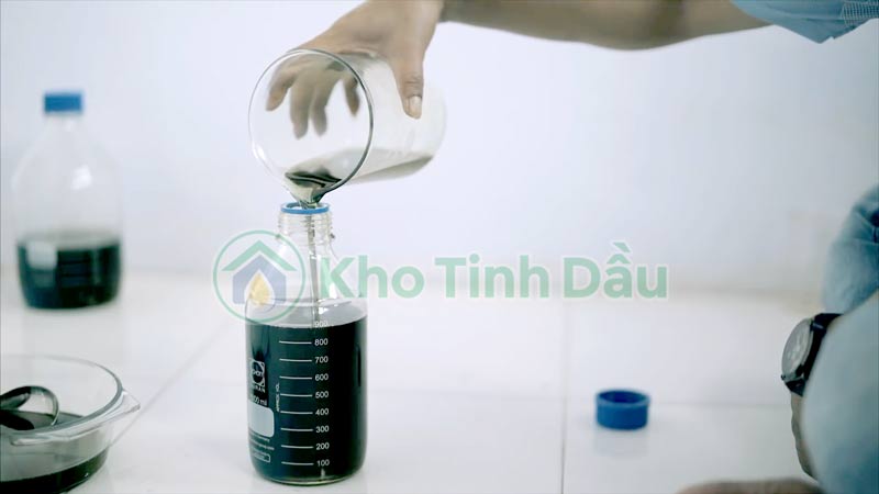 sản phẩm tinh dầu trầm hương giá sỉ bán lít